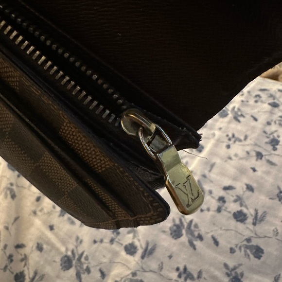 EUC | Authentic LV wallet - Picture 5 of 6